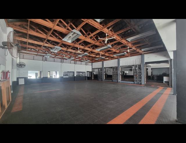 800M² RETAIL TO LET IN PAROW CENTRAL